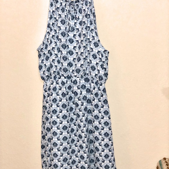 Paper Crane | Keyhole tie patterned halter dress - Picture 5 of 5